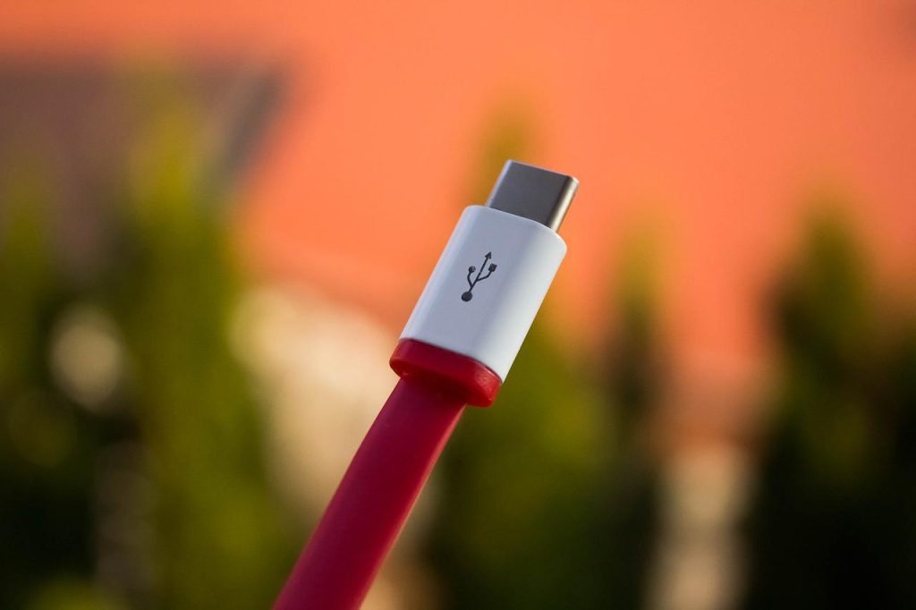 USB4 jumps ahead of Thunderbolt with 80Gbps standard - WinCert